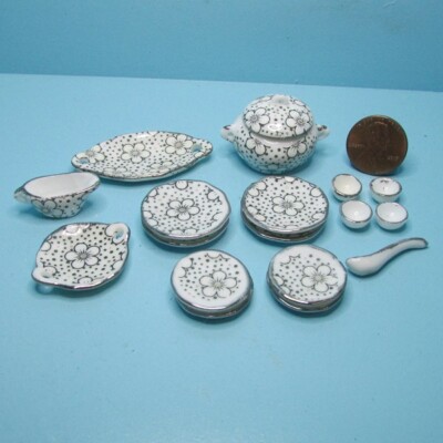 Dollhouse Miniature 18 Pc Black & White Daisy Complete Dinnerware Set B6146