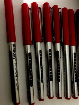 Stift feine Linie Präzisionsspitze Nadelspitze rot glatter Fluss lebendige flüssige Tinte 0,4 mm
