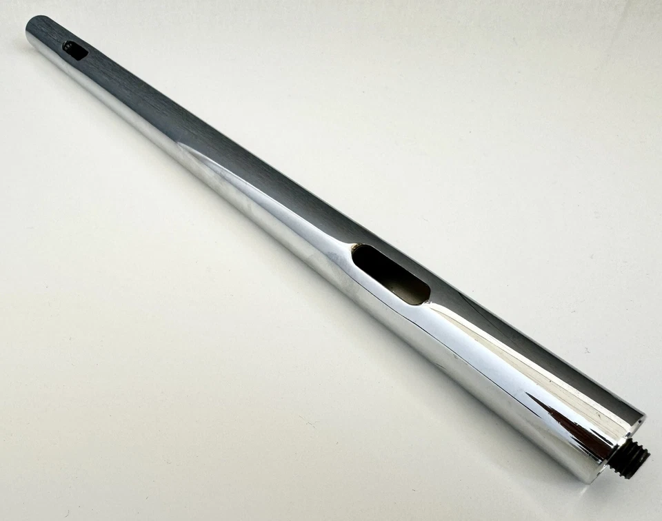 1 Original USM Haller Schlitzrohr 55 cm mit zwei integrierten Konnektoren.