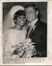1965 Press Photo Leslie Uggams and husband Graham John Kelvin Pratt in New York