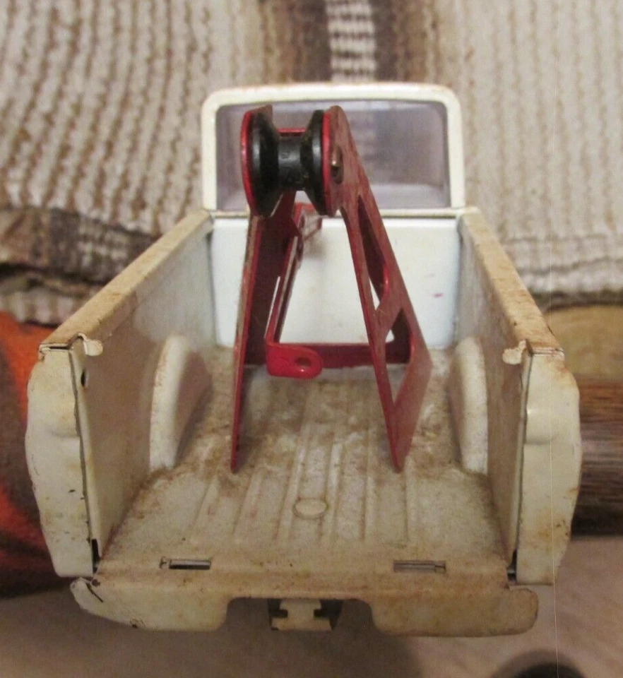 vintage tin Tonka tow truck 9" long hard rubber tires toys Jeep - Image 4 of 4