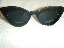 Retro Vintage Tinted Lens Cat Eye Sunglasse Black/Grey with Clear Case
