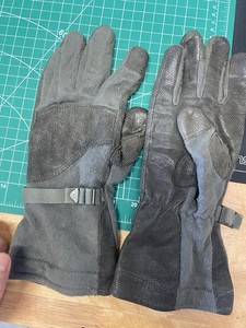 GORE-TEX Gore-Tex Waterproof Full Finger Gloves, Large Black, Adj Wrist
