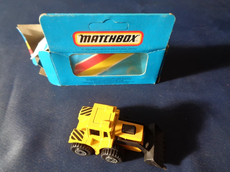 MATCHBOX MB 29 RADLAER SHOVEL TRACTOR  ANNO 1983  SCALA 1:64 - Immagine 4 di 4