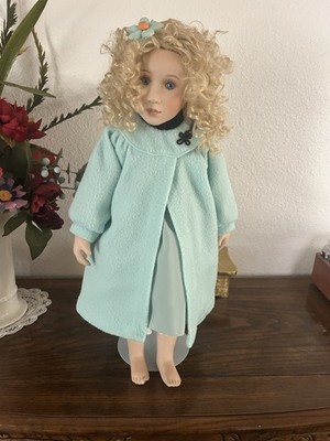 VTG Delton Product Fine Porcelain Girl Doll 23 w/Stand, Hat, Purse  35/2000