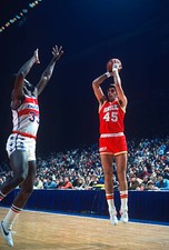Rudy Tomjanovich Houston Rockets shoots over Truck Robinson Washin- Old Photo 1