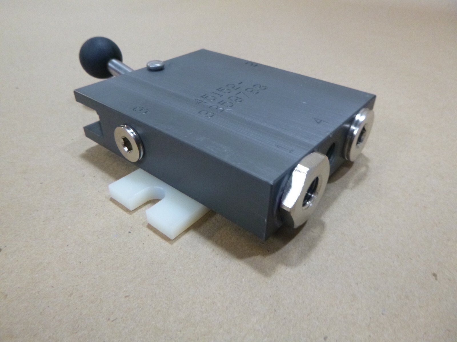 USGI M1076 16.5 TON TRAILER LINEAR DIRECTIONAL CONTROL VALVE 