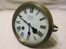 ETRANGE PENDULE BRONZE/LAITON A IDENTIFIER CHATEAU FRERES COLLIN WAGNER INFO ?