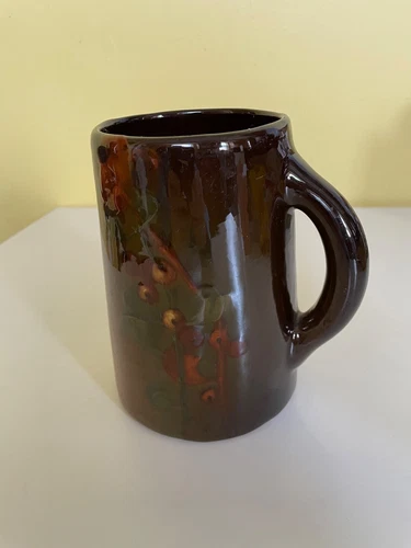 Louwelsa Weller Mug with Grapes and Leaves on Vine