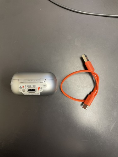 JBL Live Buds 3 Noise-canceling True Wireless Earbuds - Silver - Picture 7 of 8