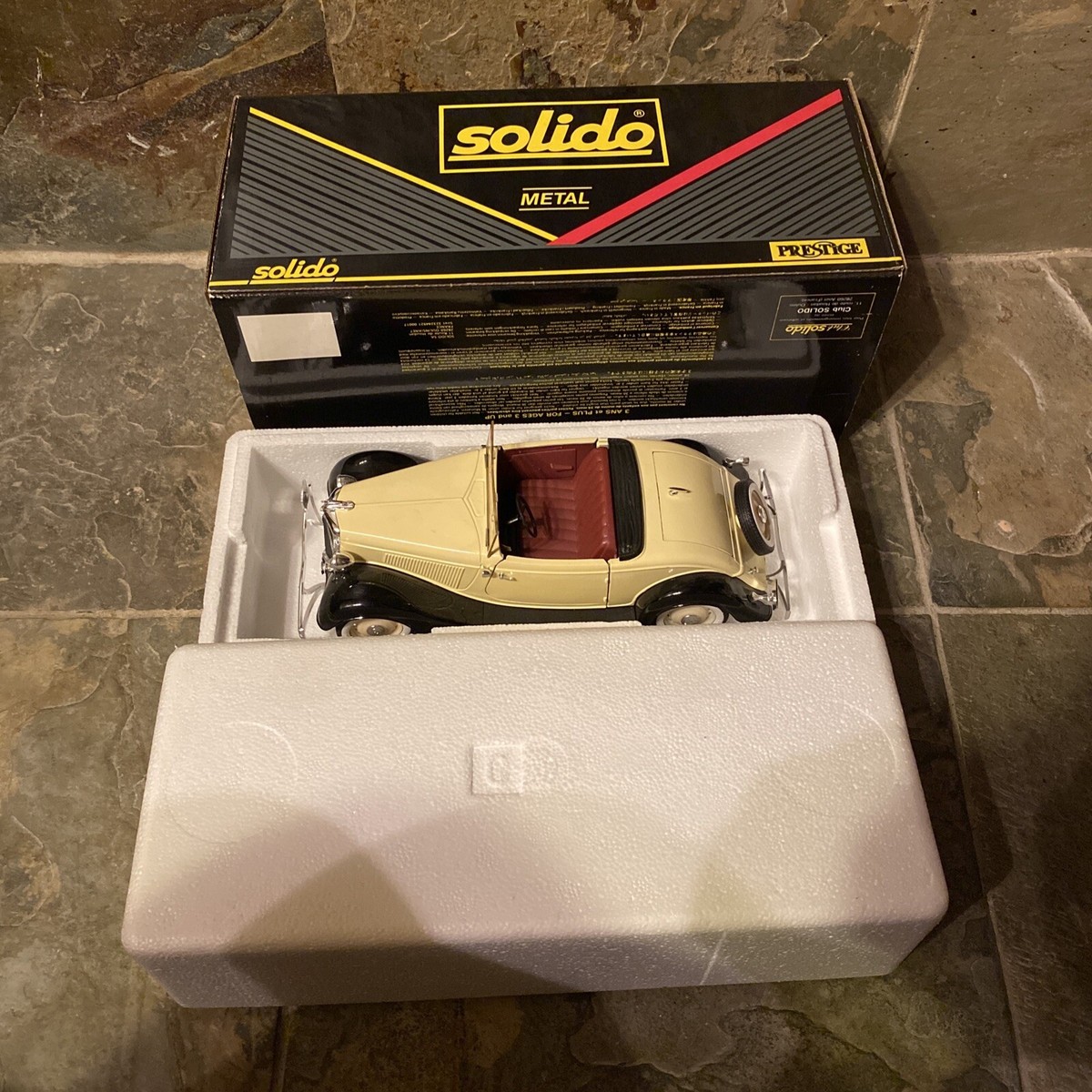 Solido 1934 Ford V8 Echelle Roadster Diecast 1:19 Model Car W/ Box