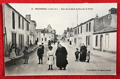 44 Loire Atlantique MACHECOUL .Rue de la Gare et Rue de la Poste animée