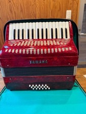 Yamaha Acordeón YA-21 8905 Rojo Teclado 32 Teclas con Correa y Estuche de Japón