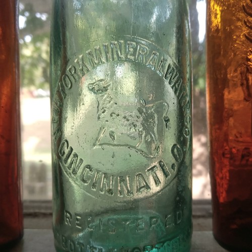 NEW YORK MINERAL WATER CO CINCINNATI,O EMB COW EARLY 1900 PICTURE SODA BOTTLE - Picture 2 of 9