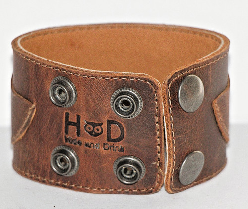 Leather Guitar Pick Holder Wristband Adjustable Snap Closure Musician Accessory