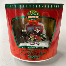 HOT WHEELS 2000 HOLIDAY HOLIDAY PRESENT MILLENNIUM EDITION 2 OF 3
