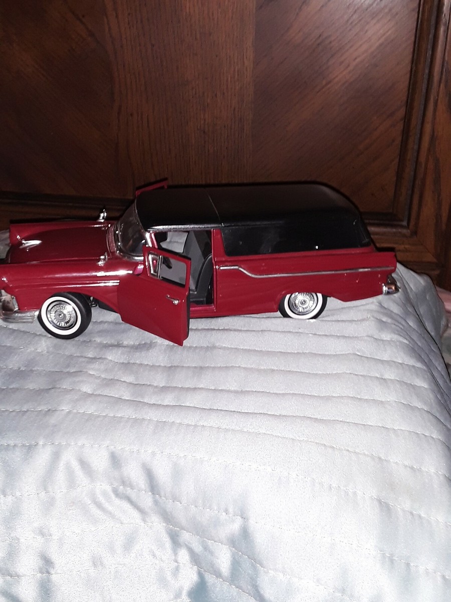 Road Signature 1957 Ford Ranchero Courier Sedan Delivery 1/18