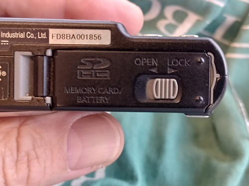 Panasonic Lumix DMC-FS5 10MP Digital Camera UNTESTED NO BATTERY- parts as is - Picture 10 of 11
