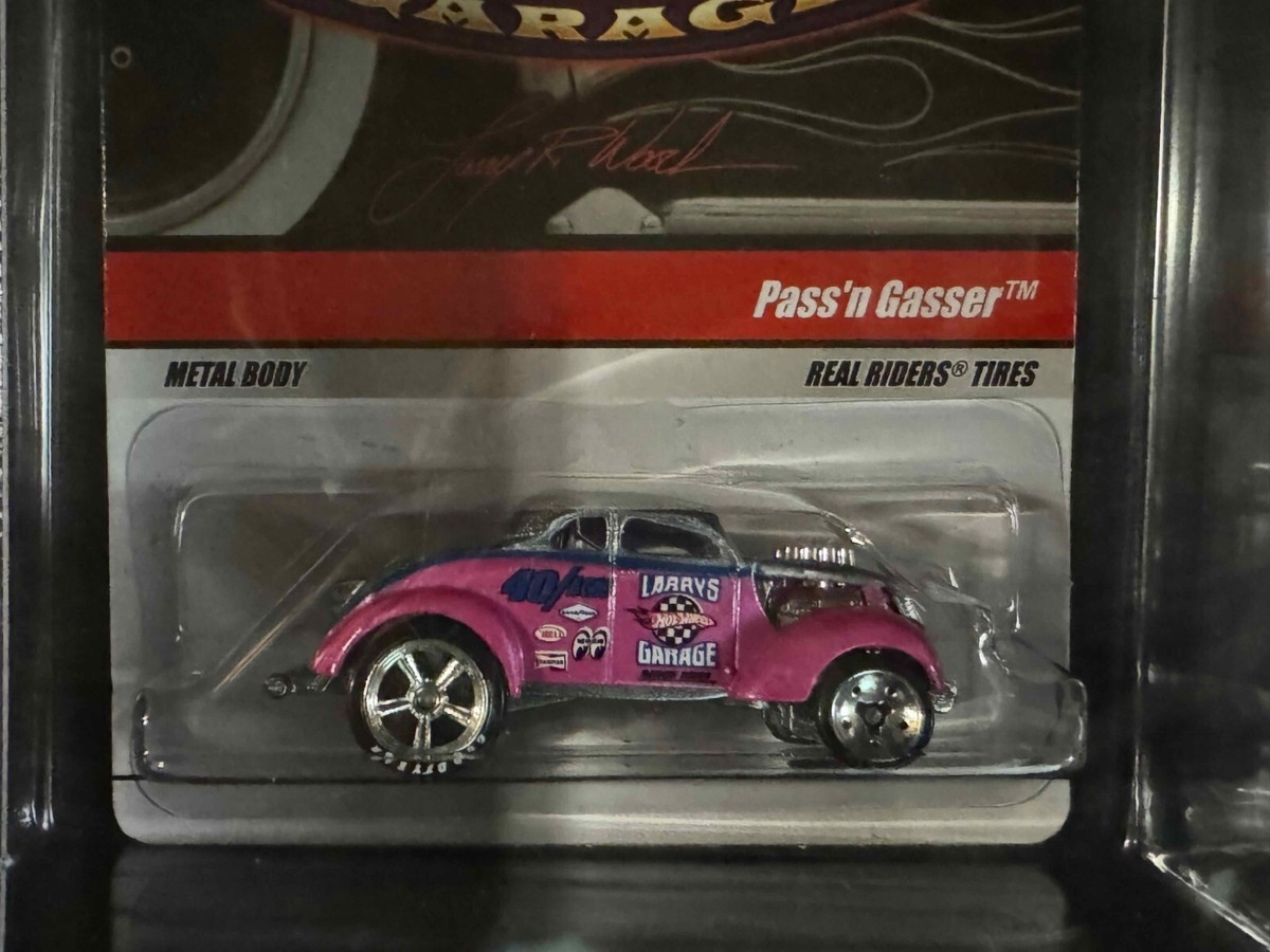 Hot Wheels Larrys Garage 21 car set 2009 Factory Sealed Pink