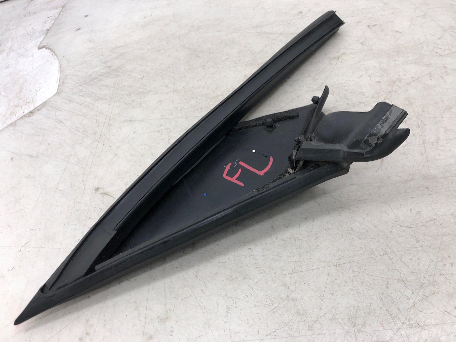 2019-2023 ASTON MARTIN VANTAGE LEFT DOOR MOULDING WEATHER STRIP KY63-C20291-A