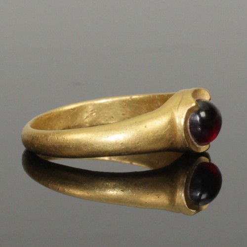 BEAUTIFUL MEDIEVAL GOLD & GARNET RING - CIRCA 13th-14th Century AD (3354) - Picture 2 of 4