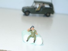 R08 DINKY TOYS soldat METAL PEINT opérateur radio militaire 4L sinpar