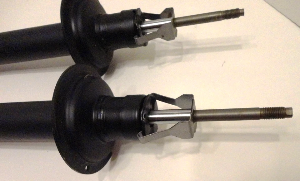 Par de puntales traseros Gabriel G51039 Ultra para Ford Aspire 1997 2 puertas hatchback Foto 3 de 4