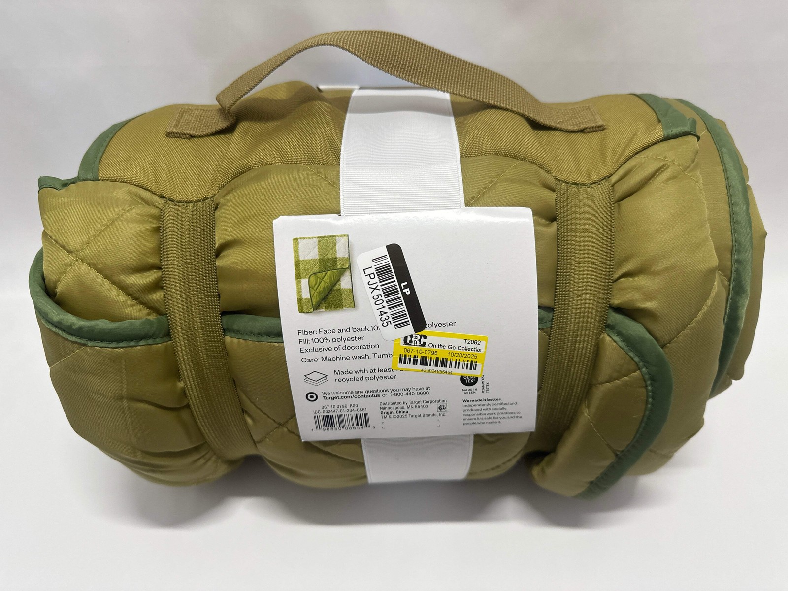 Room Essentials Take Anywhere Throw &ndash; Indoor & Outdoor Rev