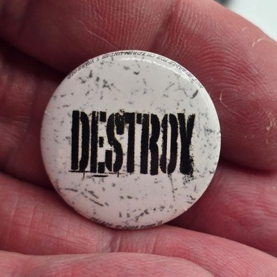 Destroy Pin Anstecker 25mm rund Button weiß schwarz distressed Punk Badge