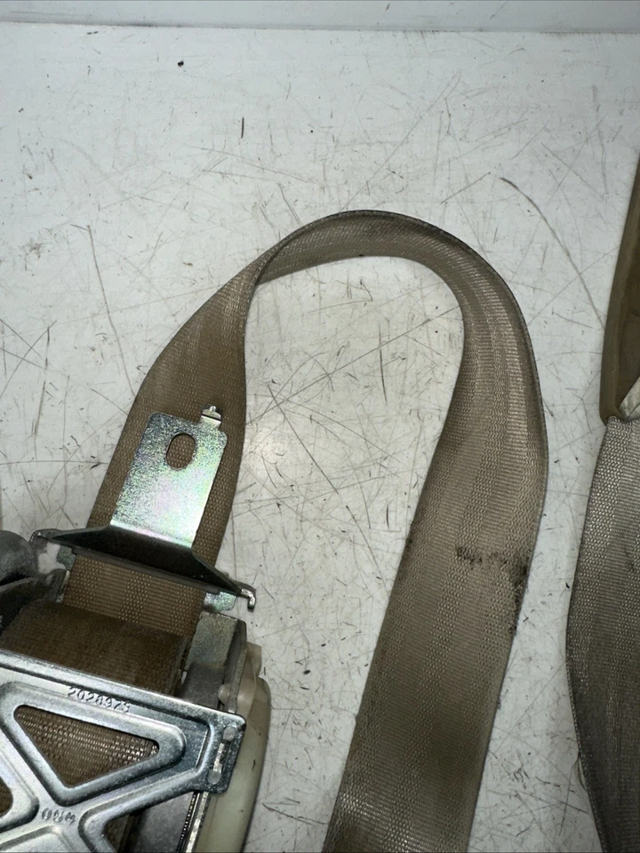 Натяжитель ремня безопасности переднего левого водителя для Honda Accord SDN 2008-2010 годов выпуска цвета слоновой кости сделано в США - Изображение 3 из 4