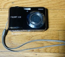 Fuji Film FinePix AV200 14 Mega Pixels, with 3x Optical Zoom with batteries