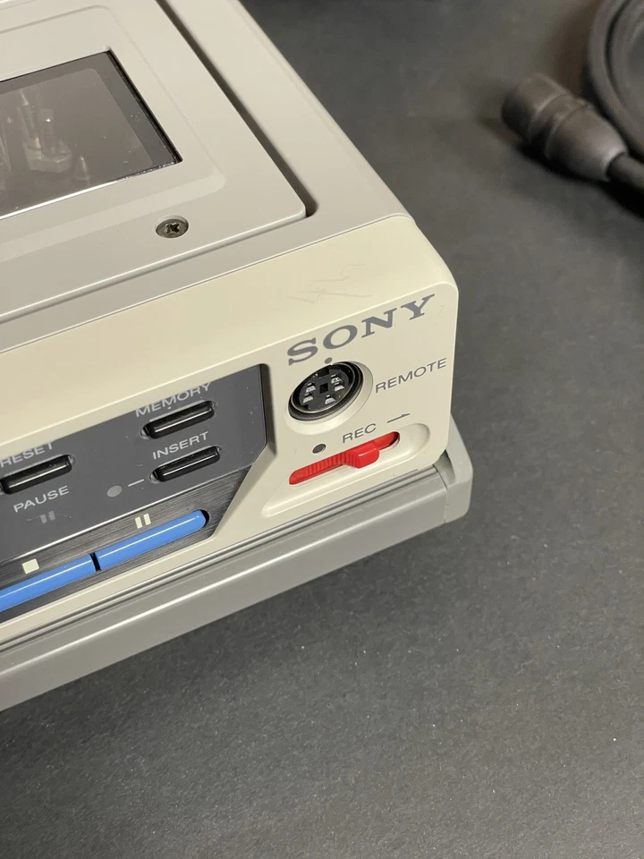 Portable Video Recorder Sony EVO-210 - Video8 PRO VCR - NOT TESTED - Immagine 3 di 4