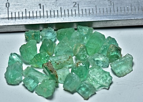 Lotto smeraldi grezzi naturali dal Panjshir Afghanistan 13,90 carati - Foto 5 di 6