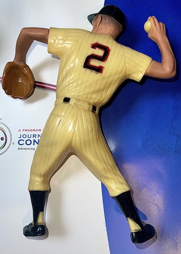 Original 1958-63 Nellie Fox # 2 Red Paint Hartland Statue Chicago White Sox L@@k - Picture 2 of 12