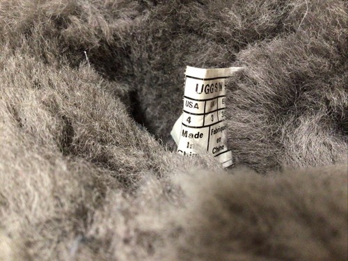 UGG Australia  Bailey Button II Kids Youth Boot Size 4 Gray EUR 34/UK 3....L27 - Afbeelding 9 van 10