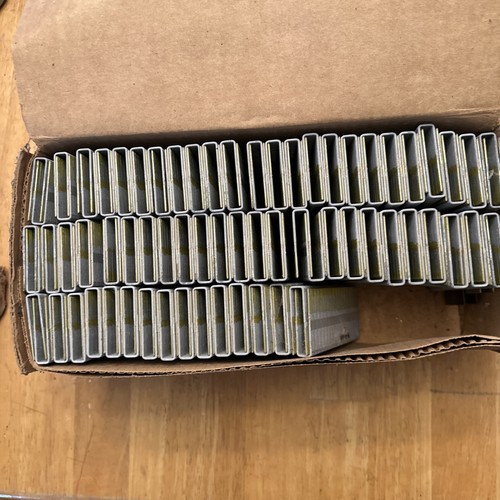 Senco Galvanized Steel Medium Crown Quantity 8800 Staples 1-3/4" L x 7/16" 11mm