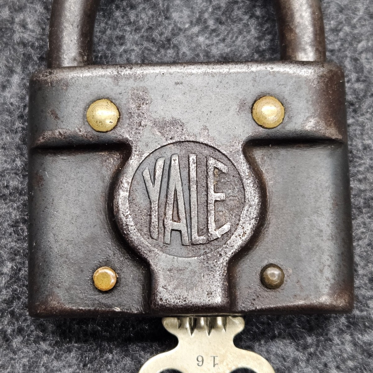 YALE」と「クローバー（Y＆T）」マークのアンティーク