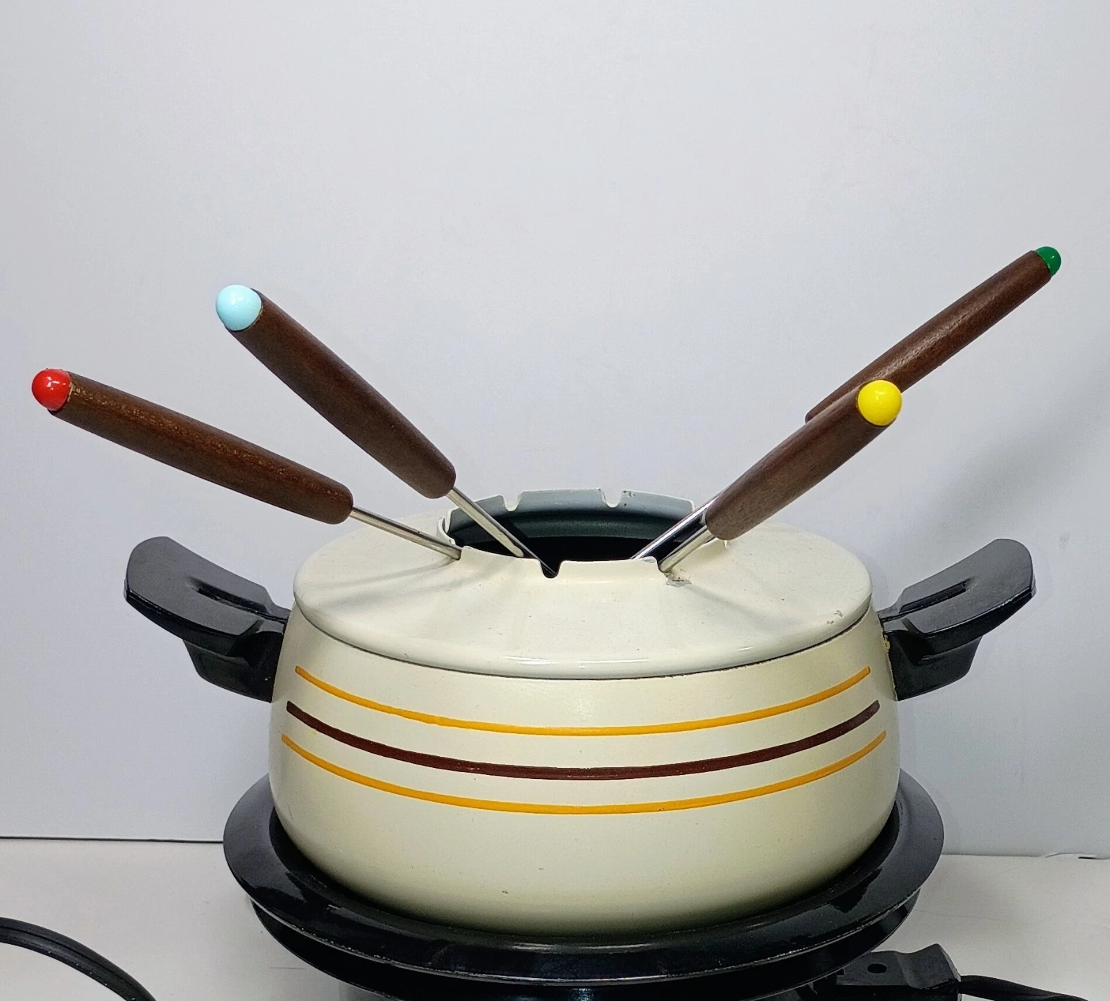Vintage Betty Crocker Electric Fondue Set 4 Skewers & Recipe Booklet WORKS GREAT