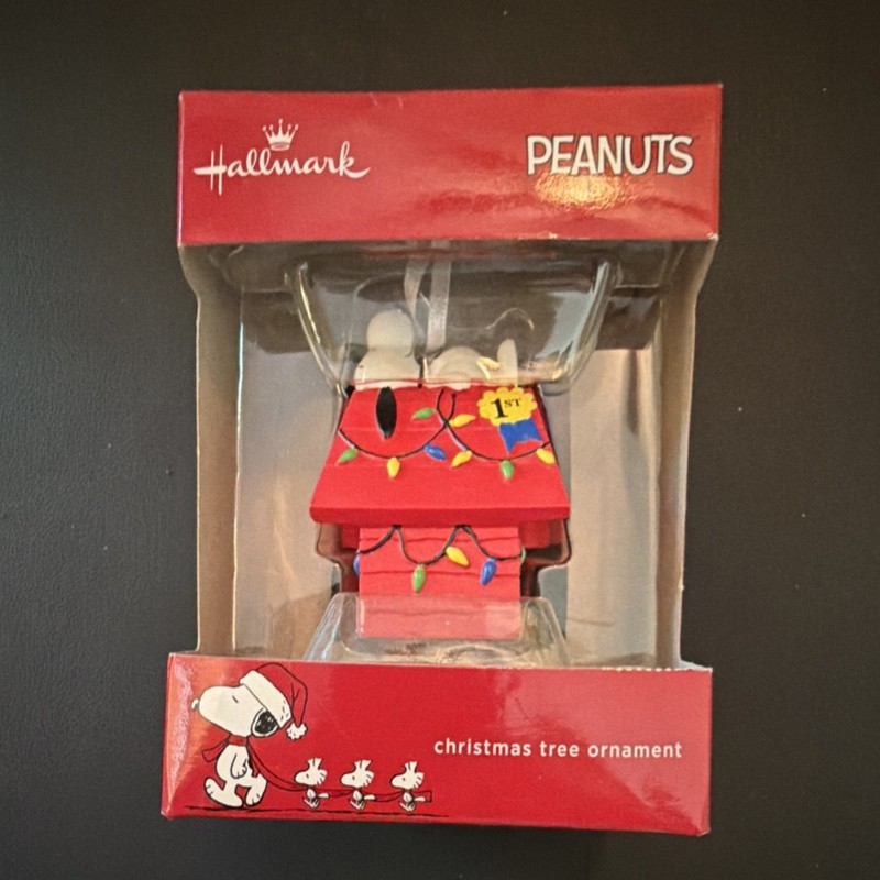 Hallmark Peanuts Snoopy Doghouse Christmas Hanging Ornament w/ Lights Boxed