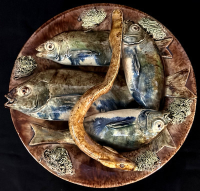 PALISSY MAJOLICA PORTUGUESE 6.5'' WALL HANGING PLATE WITH EEL & FISH 19TH CENTURY