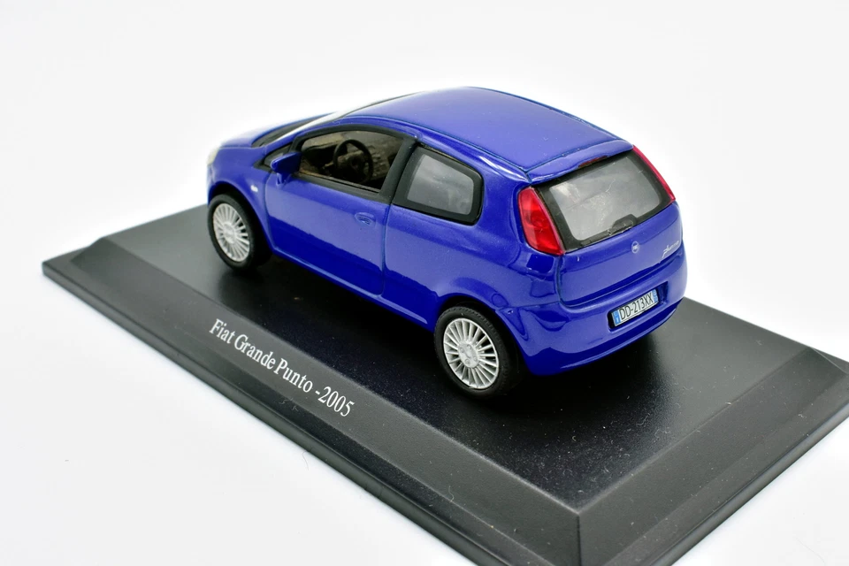 Modellino auto scala 1:43 FIAT GRANDE PUNTO diecast collezione norev modellismo - Immagine 3 di 4