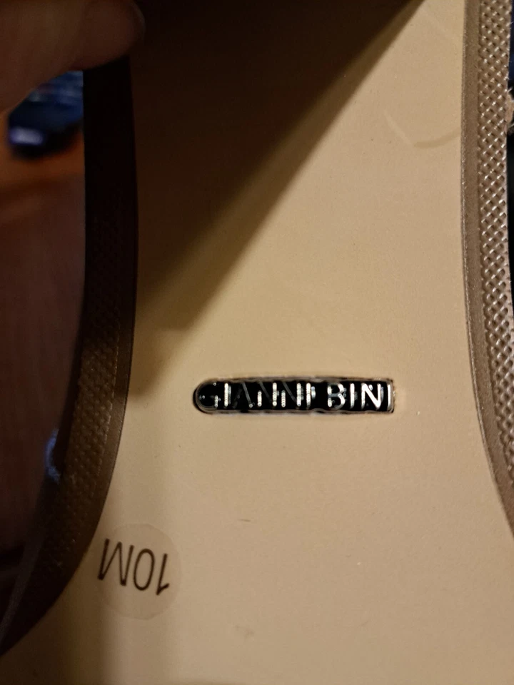 Gianni Bini Hasta la Rodilla Gamuza Cadena Almendra - Botas Tacón - Talla 10M - Usadas dos veces Foto 4 de 4