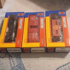 Life-Like Trains HO 1:87 3pc Freight Car Lot Tank, Boxcar Caboose ATSF