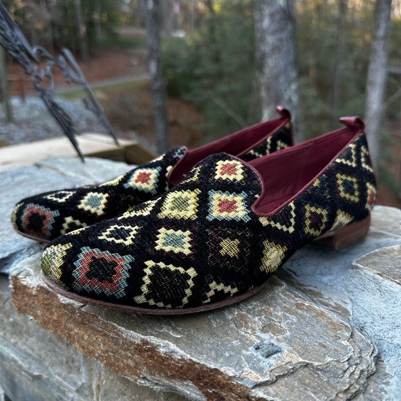 Womens Size 7 Black Geometric Pattern Loafers Bur… - image 1