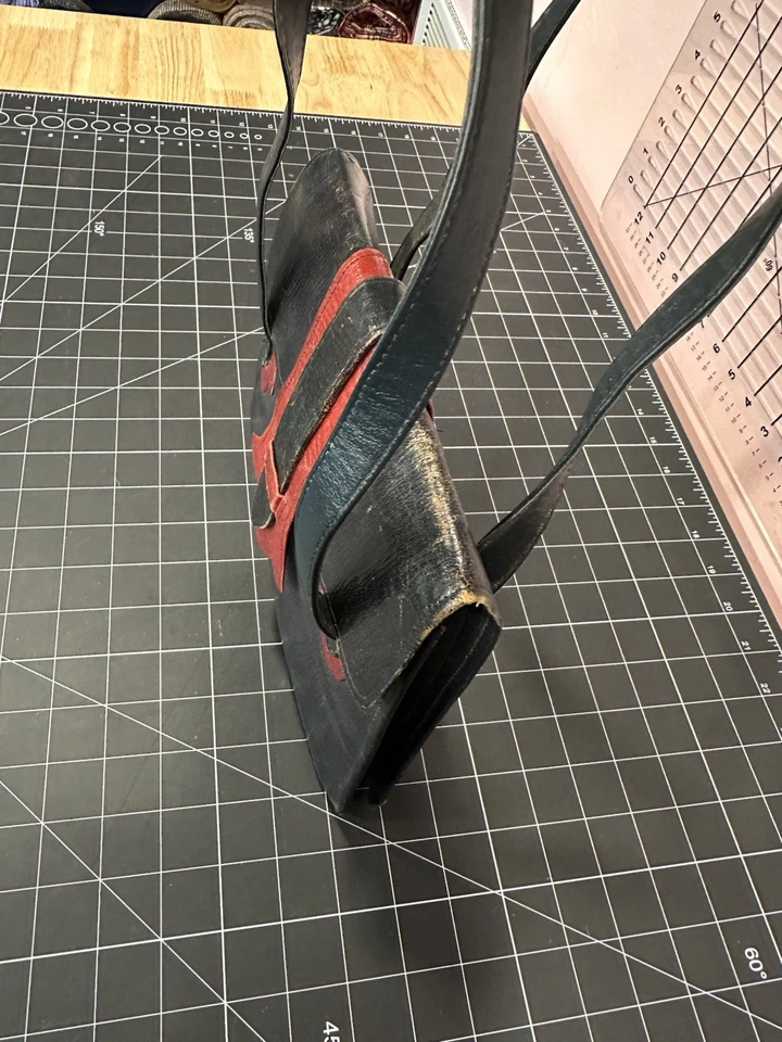 Vintage Mod Black and Red Leather Purse Handbag 1960's - Image 2 of 4