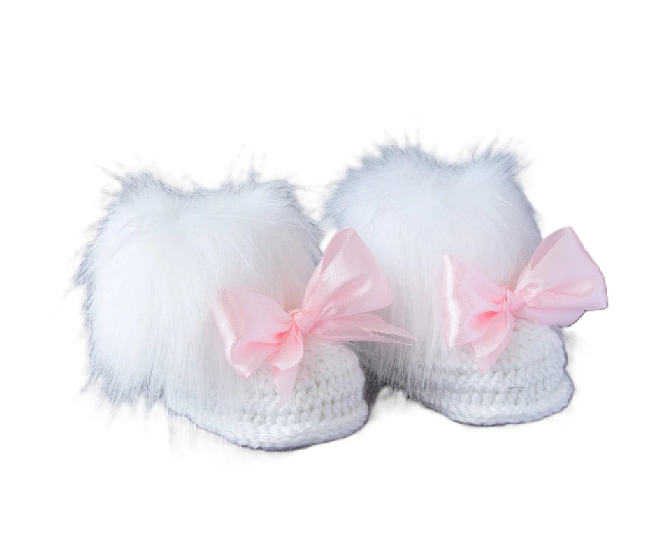 White baby girl faux fur pink bow booties, Newborn girl shoes, Crochet booties - Image 3 of 4