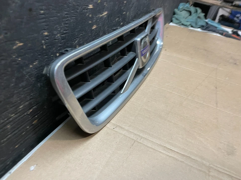 Parrilla superior delantera Volvo S60 2005 a 2009 OEM T3858 DG Foto 3 de 4