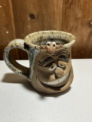 Vintage Ugly Face Mug Art Pottery Smile Little Guy Peeking Over Edge Brown Glaze