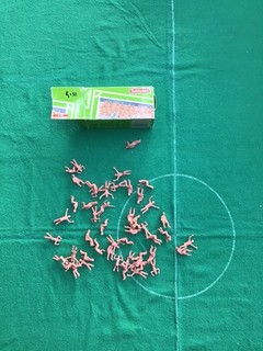61168 50 UNPAINTED ORIGINAL SUBBUTEO SPECTATORS. Boxed.