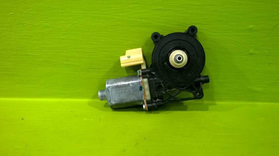 1319 ESCAPE PASSENGER RIGHT FRONT WINDOW MOTOR W/O AUTO UP OEM 359224